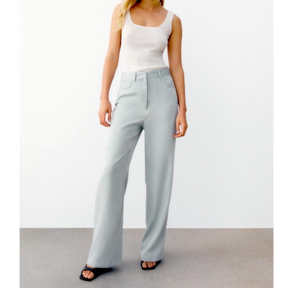 Zara HIGH-WAISTED PANTS
Soft Denim Like Material/Light Blue